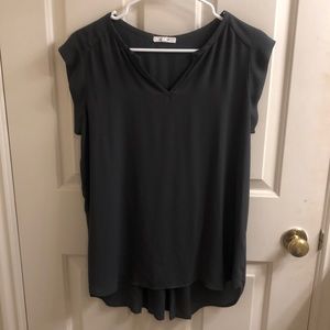 Pleione - V-Neck Cap Sleeve High/Low Top